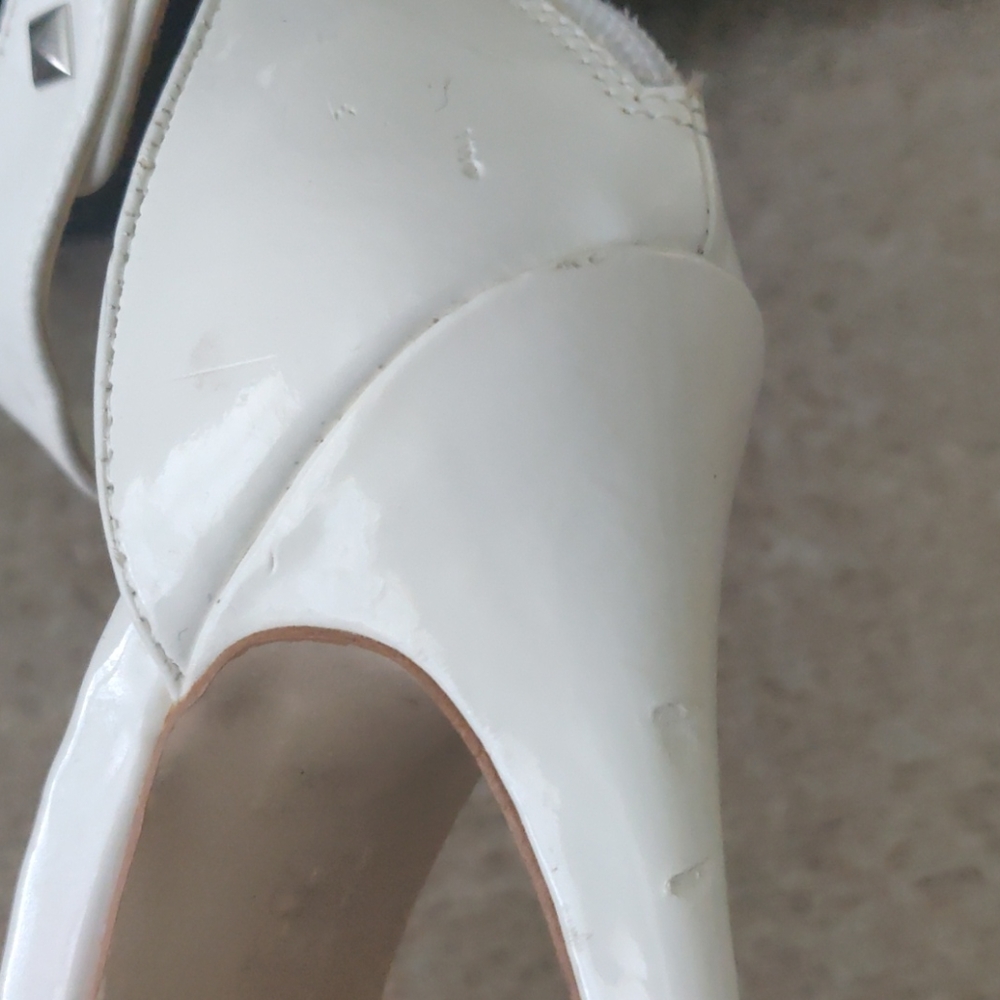 Heels - Picture 3 of 4